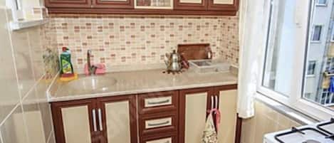 Refrigerador con congelador, horno y parrilla de estufa