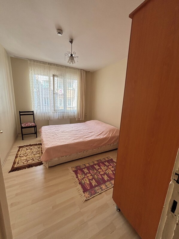Departamento básico (4 Pax) | 1 habitación, decoración personalizada y tabla de planchar con plancha 