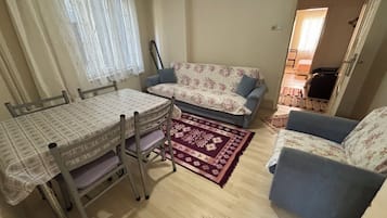 Basic Apartment (4 Pax) | 1 bedroom, individually decorated, iron/ironing board, free WiFi