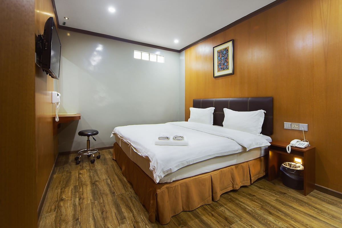 Deluxe King Room without Windows
