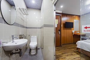 Ducha, artículos de tocador gratuitos, secador de pelo, toallas