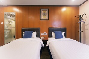 Double Bed Room without Windows | In-room safe, desk, iron/ironing board, free WiFi - Chimera Hotel (Kota Kinabalu)