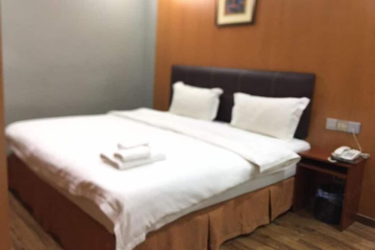 In-room safe, desk, iron/ironing board, free WiFi
