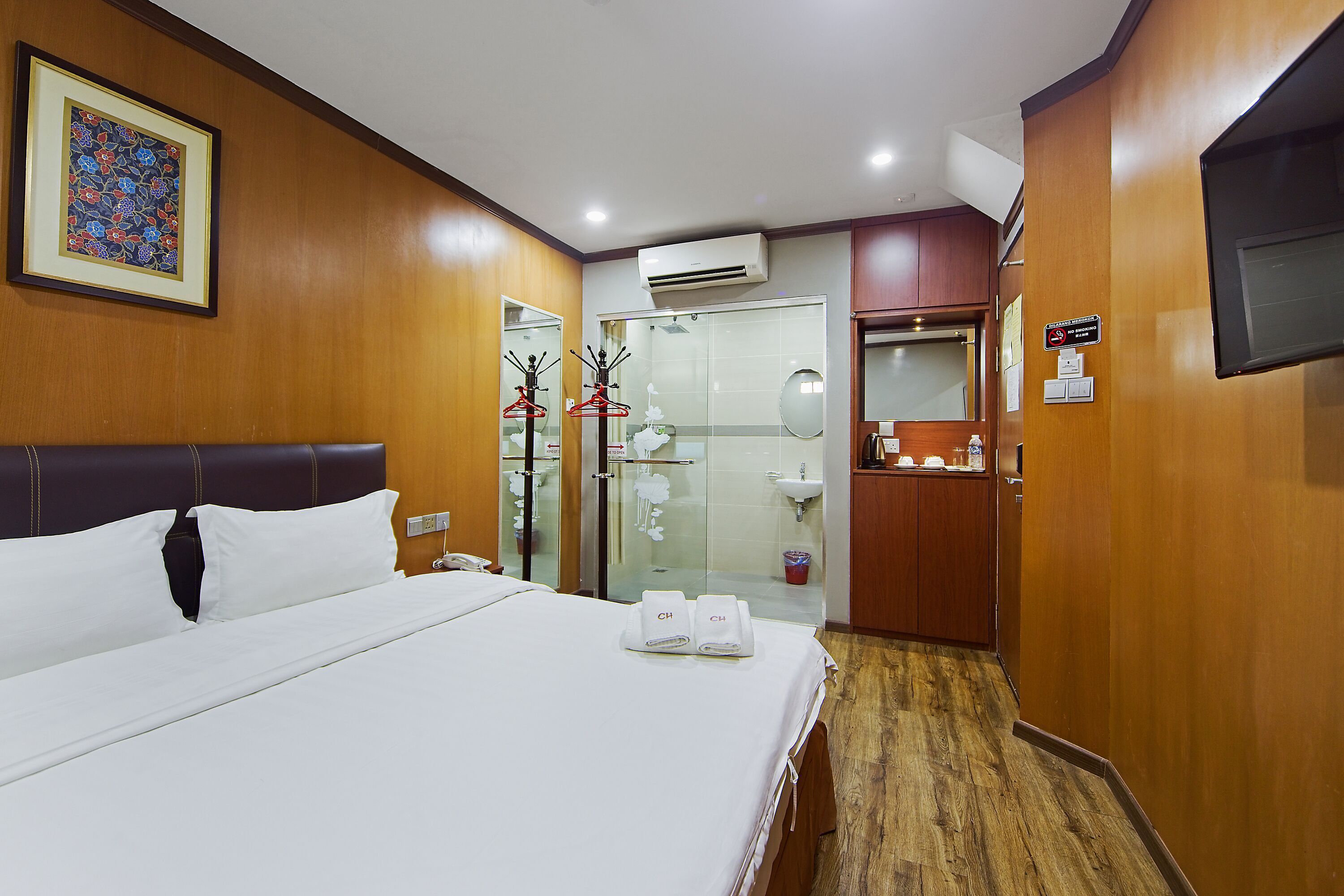 In-room safe, desk, iron/ironing board, free WiFi