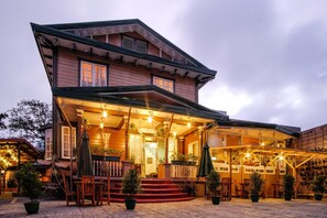 Exterior - Elmar Cabin (Baguio)