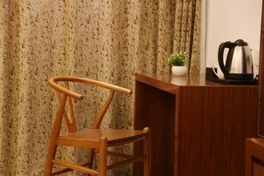 Desk, blackout curtains, soundproofing, free WiFi - Huangshan Castle In The Sky Hotel (Huangshan)