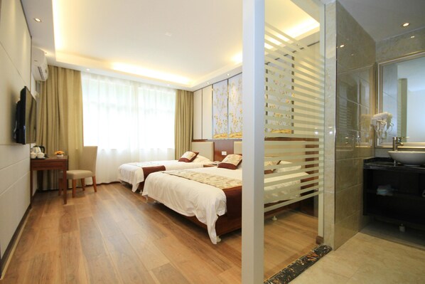 Perhehuone, kylpyhuone makuuhuoneen yhteydessä | Työpöytä, pimennysverhot, äänieristys, ilmainen Wi-Fi