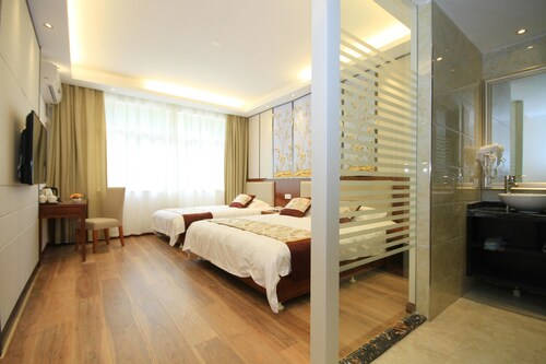 Huangshan Castle In The Sky Hotel