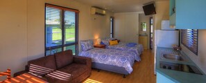 Iron/ironing board, cribs/infant beds, free WiFi, bed sheets - August Moon Caravan Park (Comoon Loop)