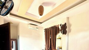 Phòng đôi hoặc 2 giường đơn cơ bản | Bàn