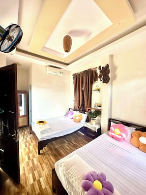 Dobbelt- eller tomannsrom – basic | Skrivebord