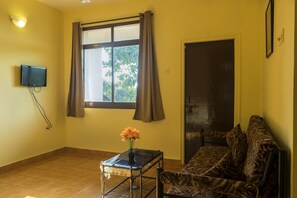 Familien-Suite, 2 Schlafzimmer | Wohnzimmer | Fernseher