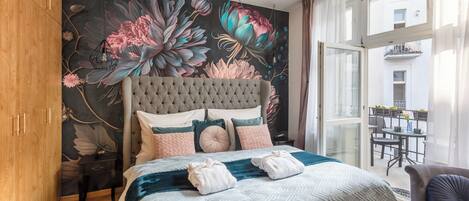 Apartament de luxe, balcó | 1 dormitori, llençols de cotó egipci i roba de llit d'alta qualitat