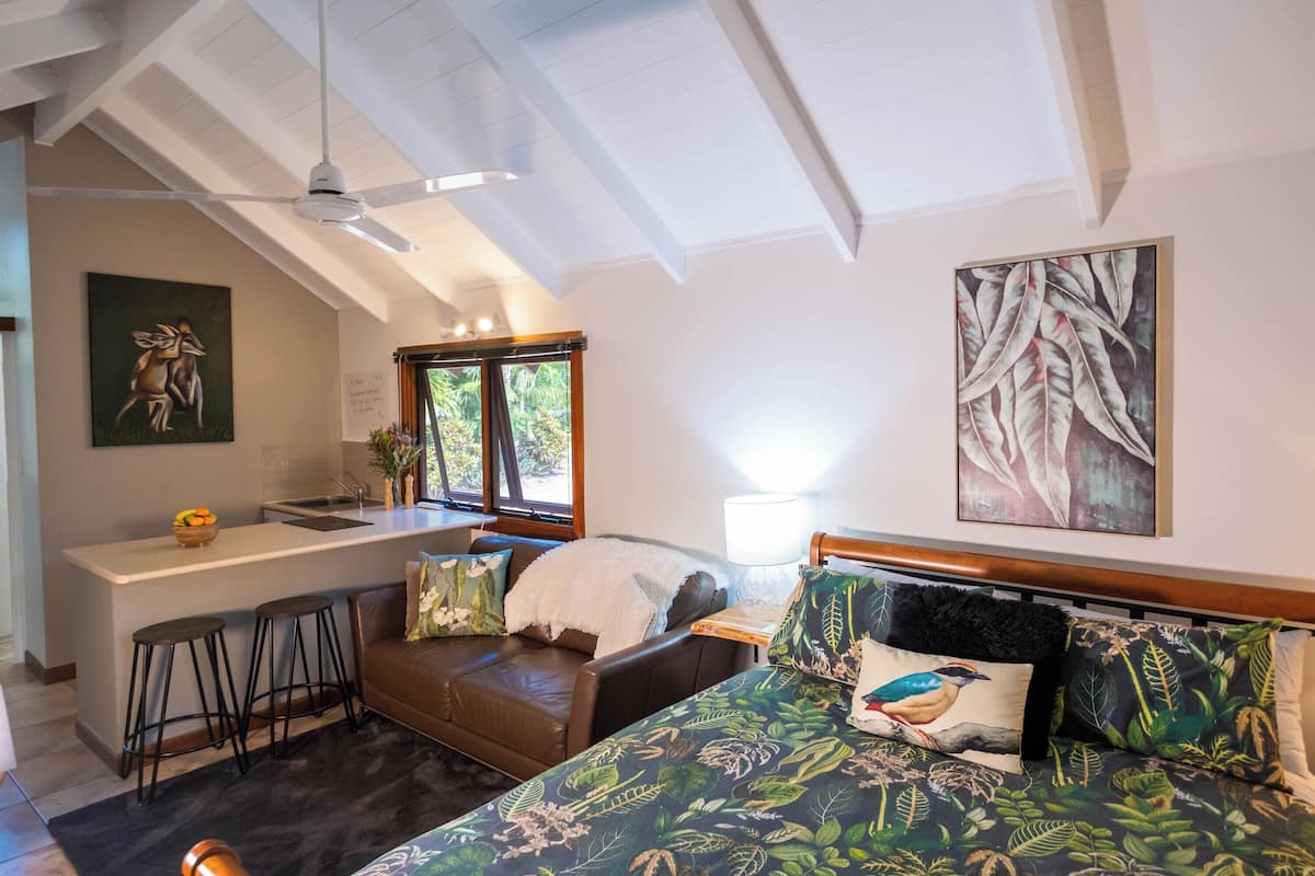 Estúdio design, 1 cama Queen, vista para o jardim, no jardim | Roupas de cama premium, cofres nos quartos, individualmente decorados