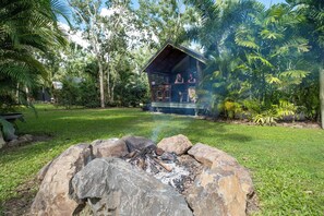 Ulysses Cabin | Terrace/patio