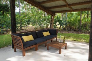 Possum Cabin  | Terrace/patio - Airlie Beach Eco Cabins - Adults only (Woodwark)