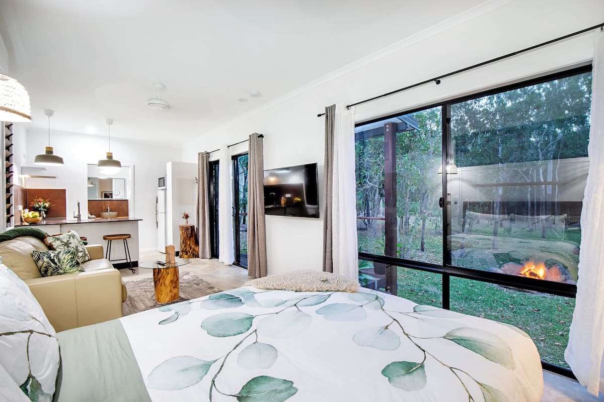Cabana superluxo | Roupas de cama premium, cofres nos quartos, individualmente decorados