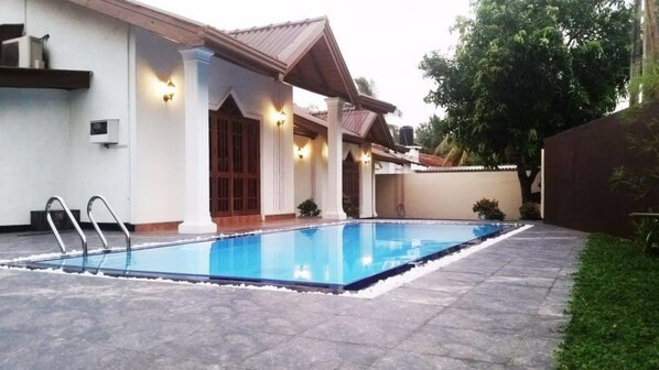 Pintu masuk hartanah