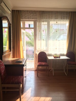 SEKIZ KISILIK AILE ODASI | Soggiorno | TV