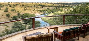 A balcony with a view of a river and surrounding landscape. - Amani Mara Camp (Maasai Mara)
