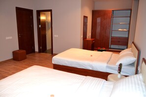 Deluxe-huvila | 1 makuuhuone, ylelliset vuodevaatteet, työpöytä, äänieristys