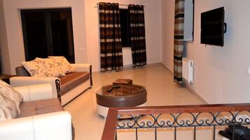 Deluxe Villa | Living room | Flat-screen TV, table tennis