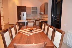 Deluxe Villa | In-room dining