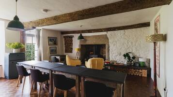 Deluxe House, 6 Bedrooms, Valley View, Garden Area | Dining room