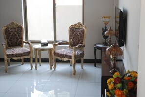 Rom – executive | Oppholdsområde | LCD-TV og peis