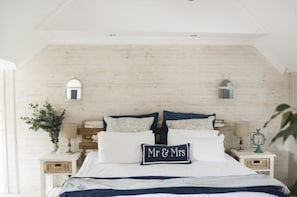 Honeymoon Loft | 1 bedroom, premium bedding, minibar, desk - Umtamvuna River Lodge (Port Edward)