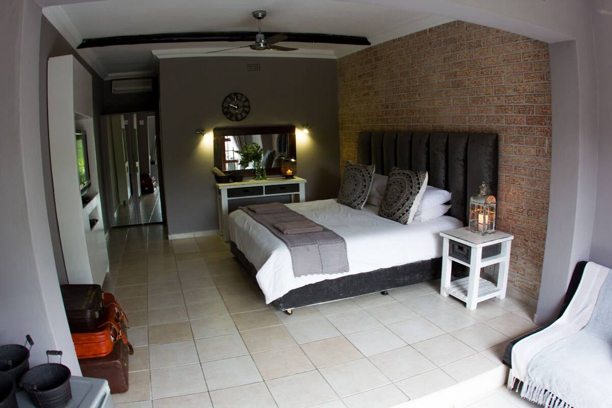 1 bedroom, premium bedding, minibar, desk