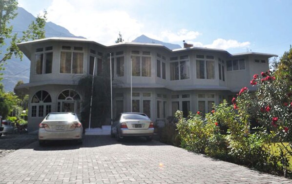 Front of property - Hotel Riveria (Gilgit)
