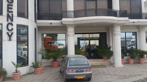 Entrada al alojamiento