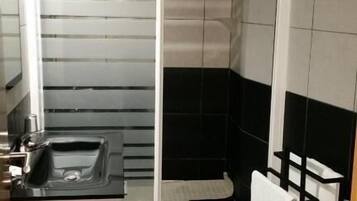 Free toiletries, towels