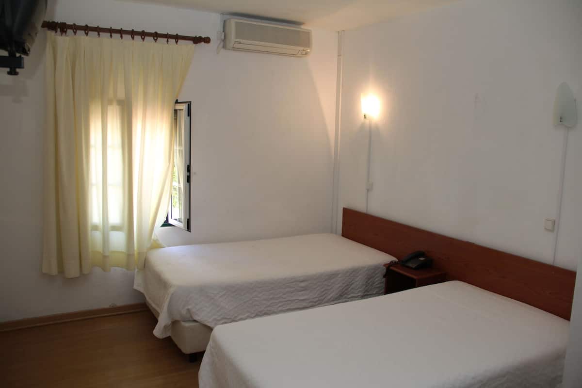 Meja, Wi-fi percuma, cadar katil 