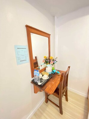 Minibar, in-room safe, desk, soundproofing - Golden Lotus Namkhan View (Luang Prabang)