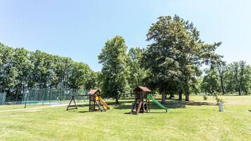 Children’s play area – outdoor