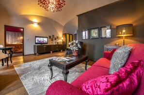 Jesephine Baker apartment | Oppholdsrom | Flatskjerm-TV