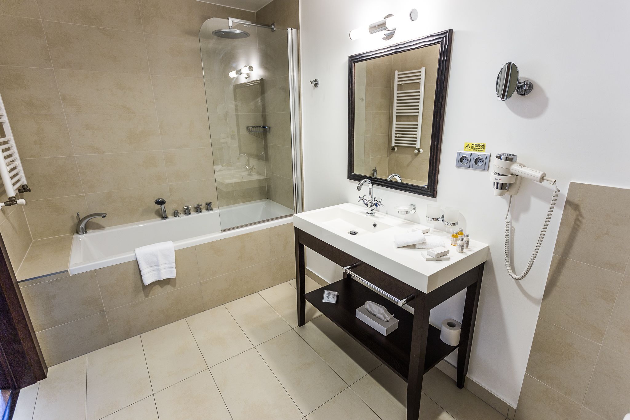 superior double or twin room | bathroom | jetted bath, free toiletries, hair dryer, bathrobes