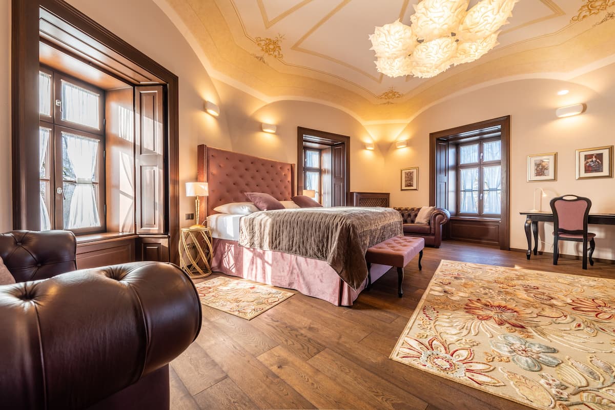 maria theresia apartment | living area | flat-screen tv