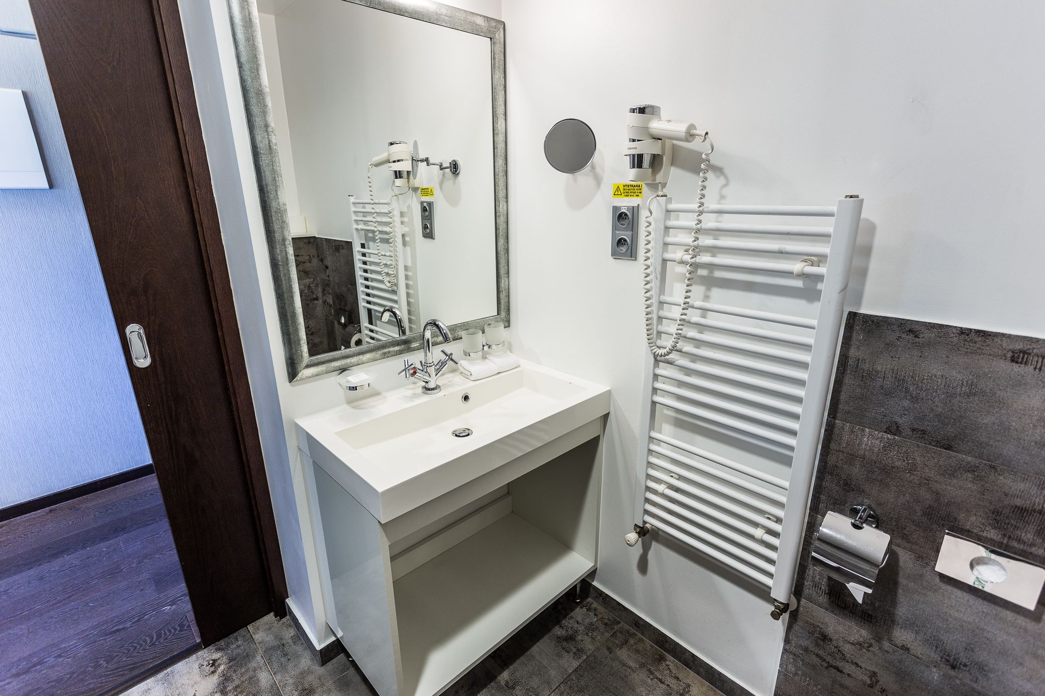 comfort double or twin room | bathroom | jetted bath, free toiletries, hair dryer, bathrobes