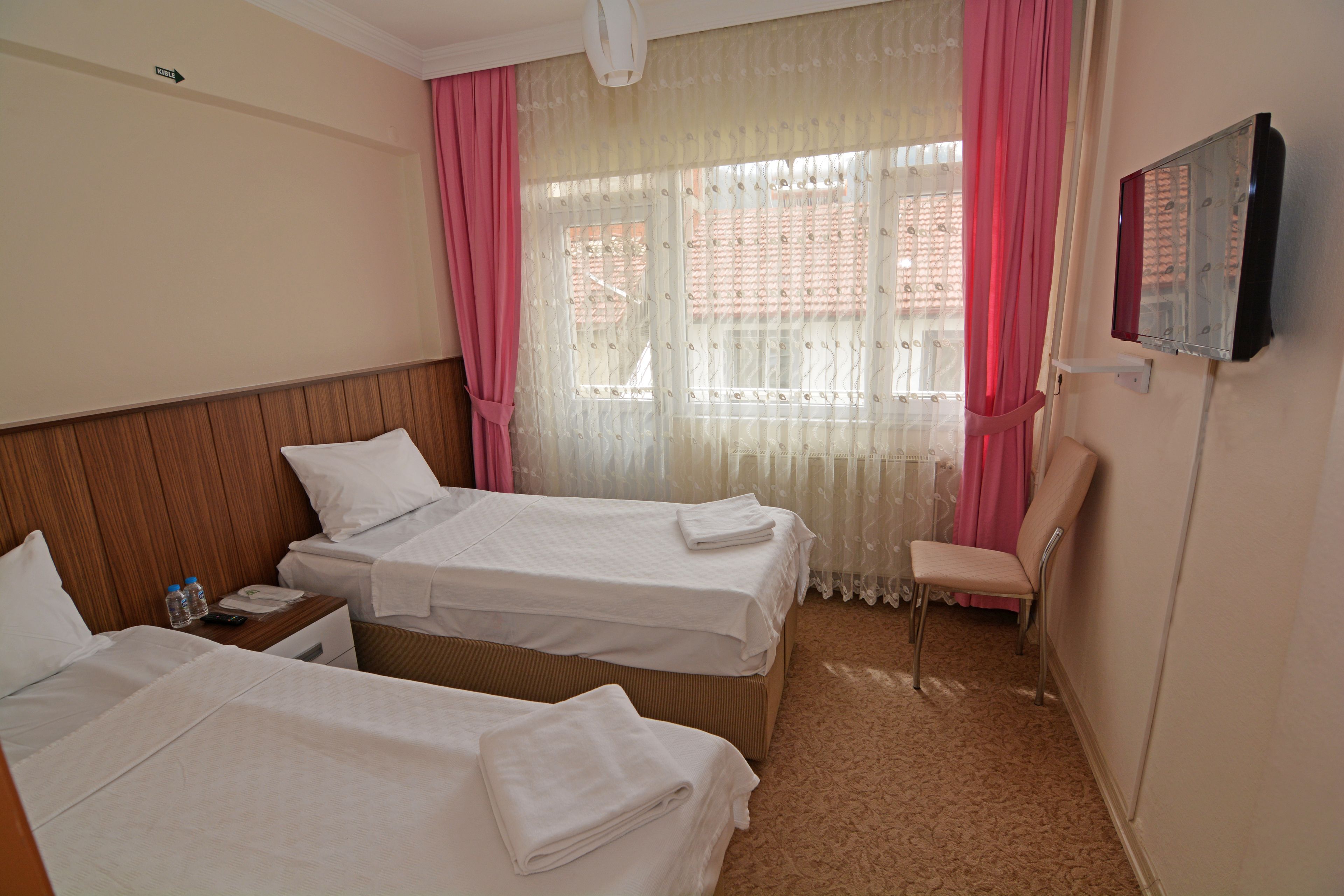 standard double or twin room | iron/ironing board, free wifi