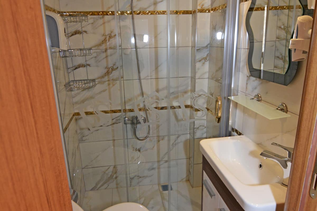 standard double or twin room | bathroom | shower, free toiletries, hair dryer, slippers