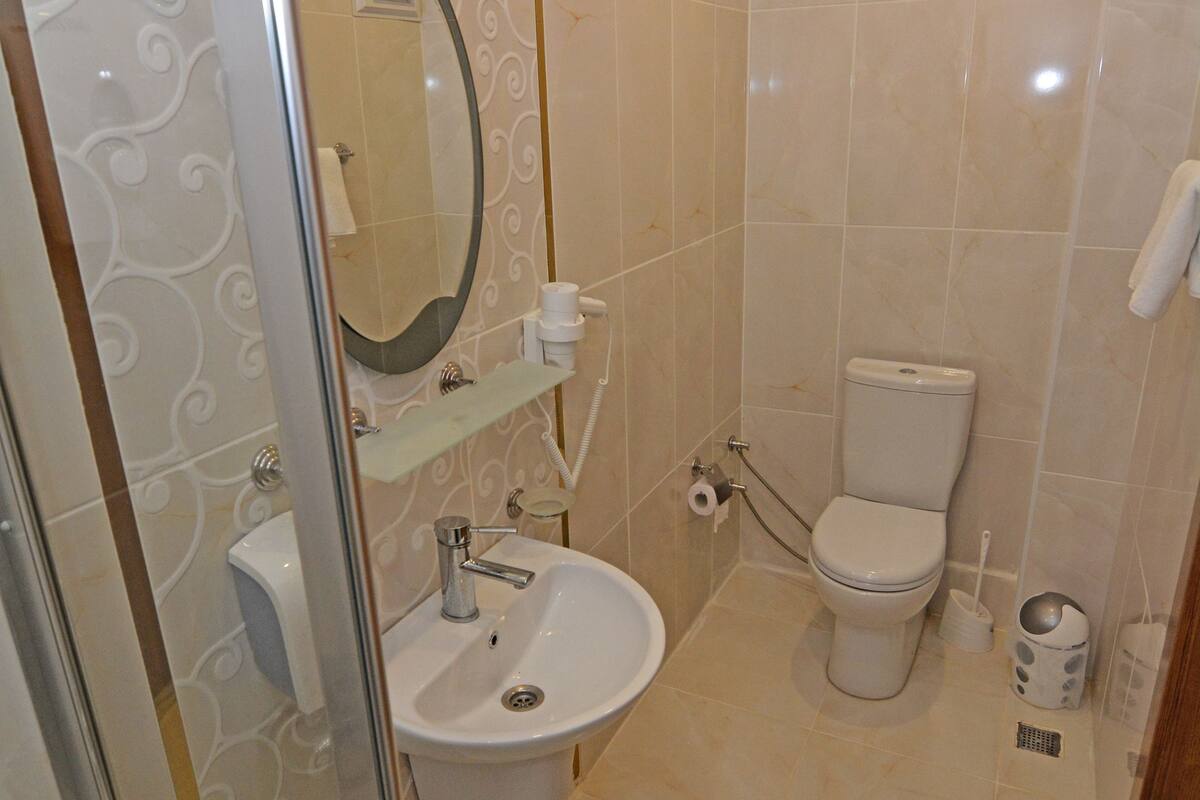 deluxe room | bathroom | shower, free toiletries, hair dryer, slippers