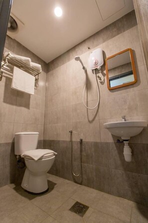 Romantic Double Room | Bathroom | Shower, free toiletries, hair dryer, slippers - U Plus Budget Hotel (Bukit Mertajam)