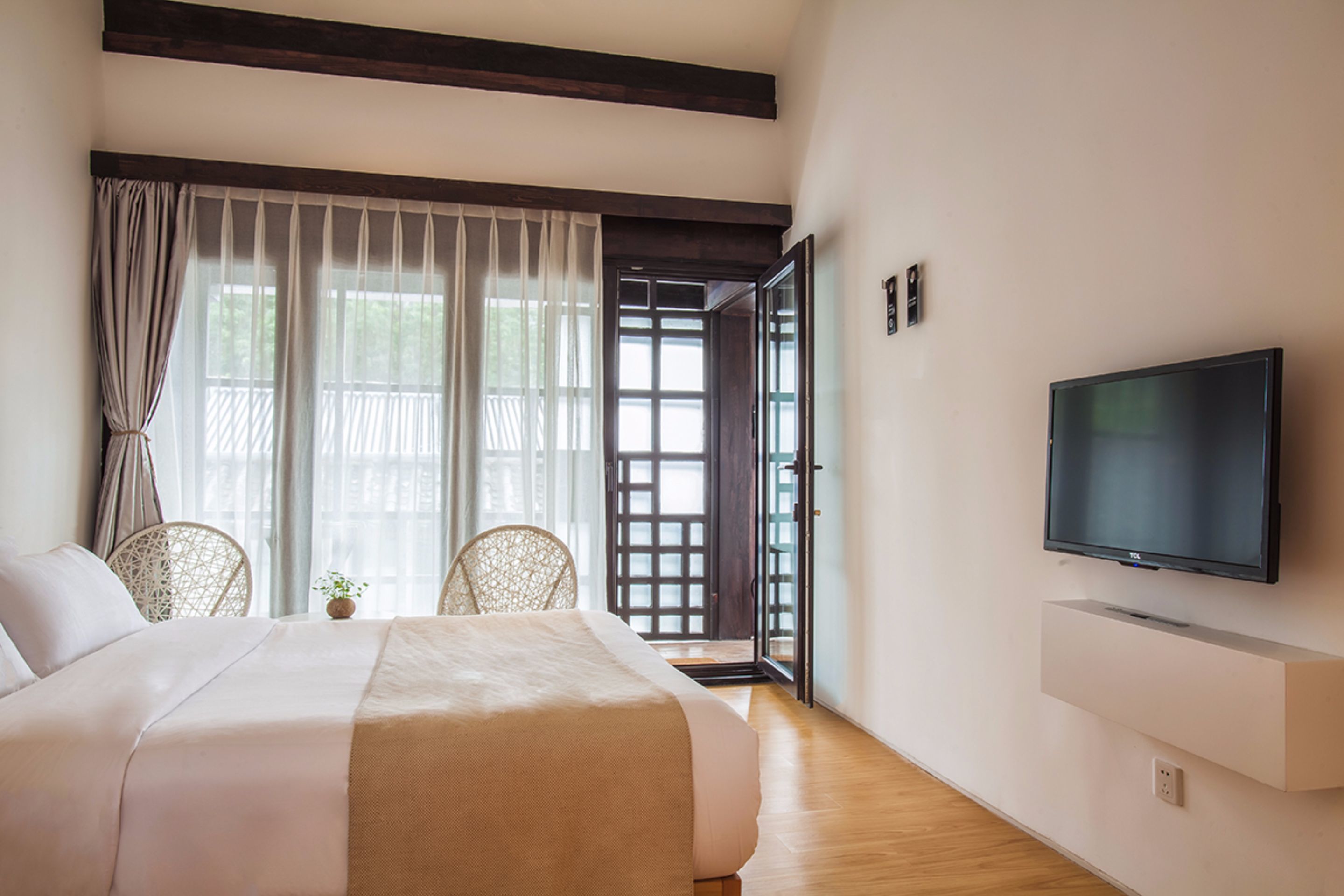 garden yard double room | room amenity