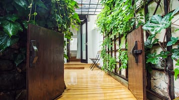 Farm Yard Junior Suite | Minibar, in-room safe, desk, blackout drapes