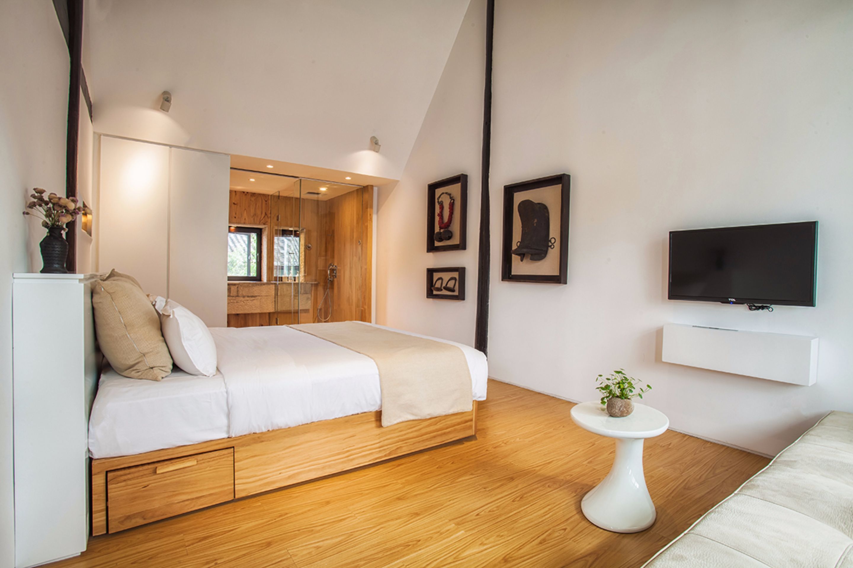 garden yard deluxe double room | minibar, in-room safe, desk, blackout curtains