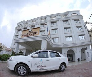 A white building with a sign reading "HOTEL Roma Cristo." - Hotel Roma Kristo (Dwarka)