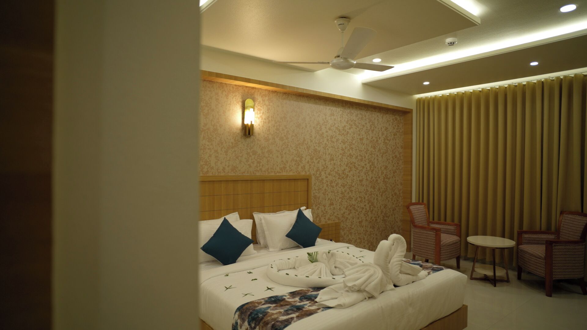 Superior Double Room | Premium bedding, desk, laptop workspace, blackout drapes